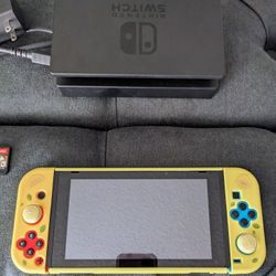 Nintendo Switch, Charger & 1 Game