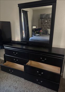 Signature Design by Ashley Huey Vineyard 6-Drawer Dresser