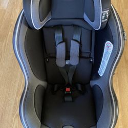 Chicco NextFit Zip Convertible Car Seat, Rear-Facing Seat for Infants 5-40 lbs., Forward-Facing Toddler Car Seat 25-65 lbs.