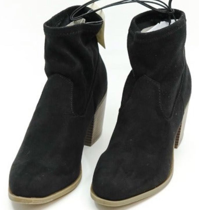 NWOT Women’s Size 8 Black A.n.a Electra Booties