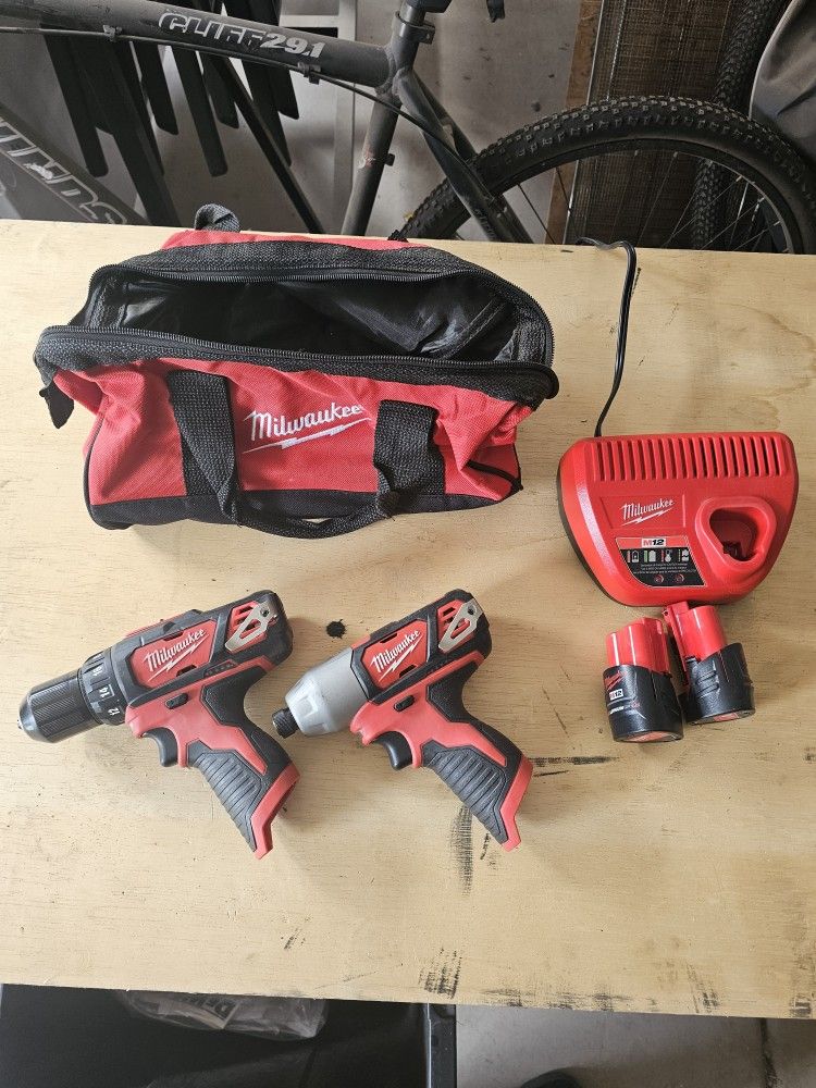 Milwaukee M12 Drill And Impact Set