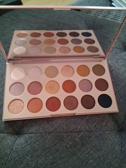 Artistry palette MORPHE 18W