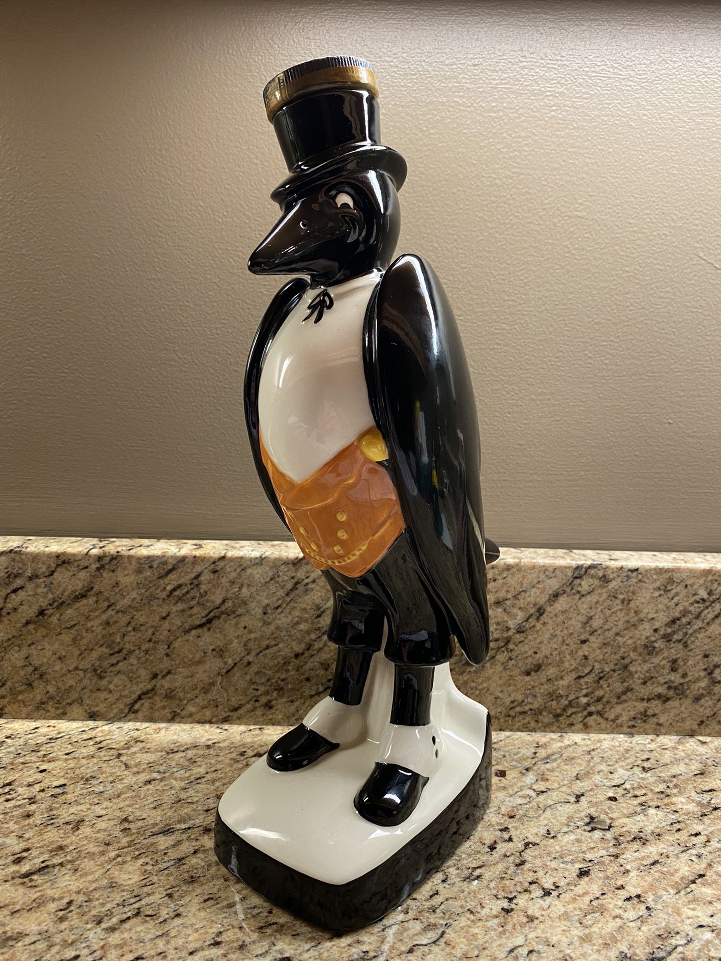 Vintage Royal Doulton Old Crow Kentucky Straight Bourbon Whiskey Decanter D-1