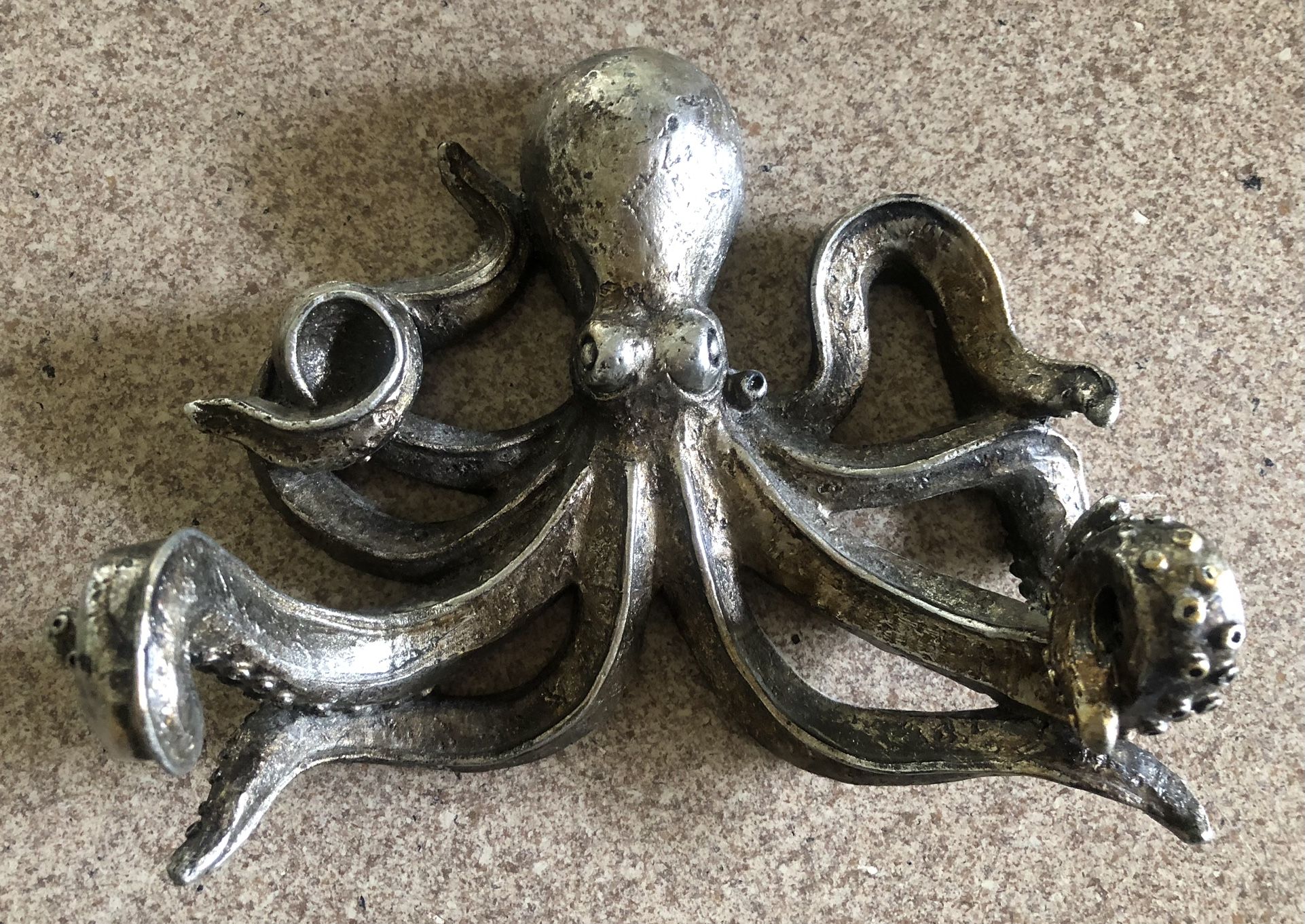 Metal Octopus Art Toilet Paper Holder