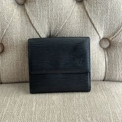 LV Men’s Wallet.  Good Condition.