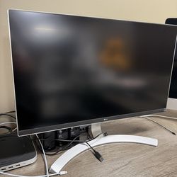 27” 4K LG Monitor