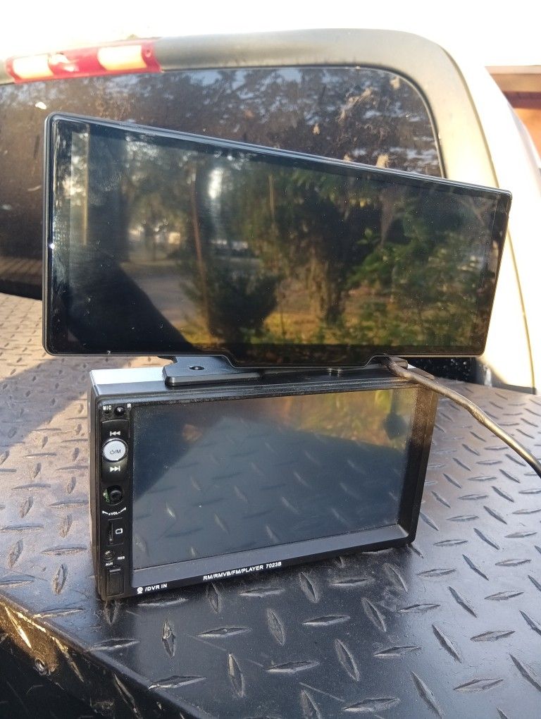 Radio An Screen For GPS Blue Tooth An Videos 