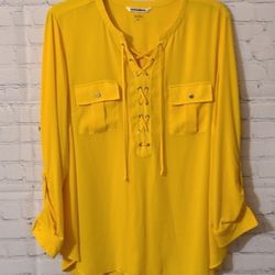 Peter Nygard Medium Yellow Blouse – Silver Buttons & Front Pockets