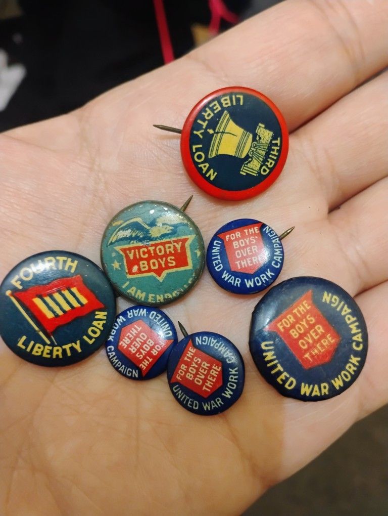 Vintage WW1 To WW2 Era Pinback Lot