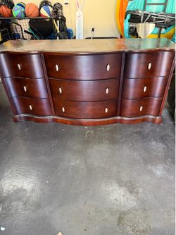 Chest of drawers