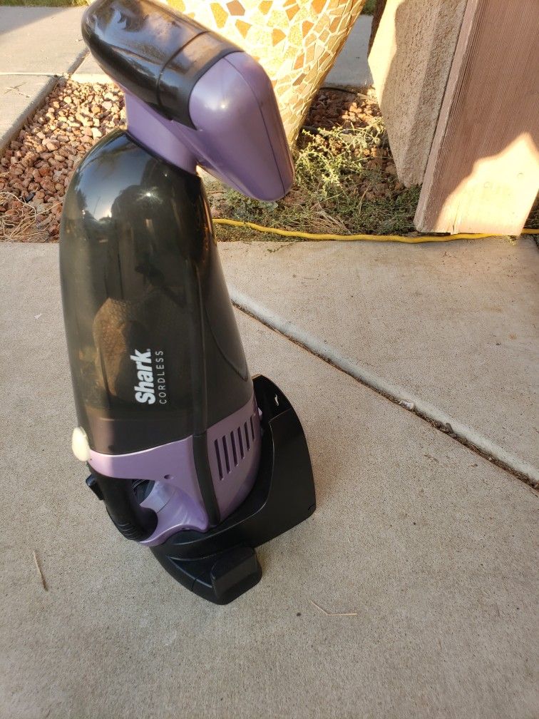 Shark Cordless Handheld Vac With Docking Charger 40.00 for Sale in