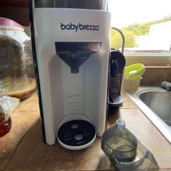 Baby Brezza New and Improved Formula Pro Advanced Formula Dispenser Machine - Automatically Mix a Warm Formula Bottle Instantly - Easily Make Bottle w