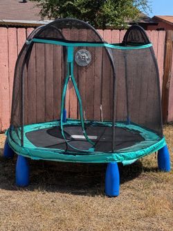 ⭐️⭐️⭐️Kids trampoline 6ft⭐️⭐️⭐️