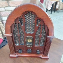 Vintage Looking Radio 