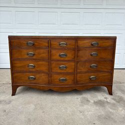 ‼️Heritage Henredon 12 DRAWER CHEST WITH GLASS TOP FOR SALE 450$ OR BEST OFFER🚚FREE DELIVERY🚚