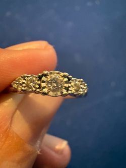 Kay Jewelers 10k 1/4 natural diamond