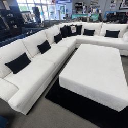 Modern White Sectional $3999🤍🤍