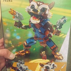 Rocket Lego Figure! 566 Pieces! 