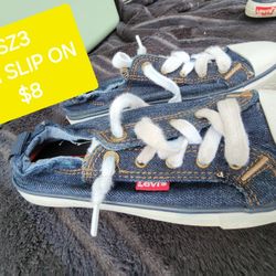 LEVI SLIP ON SHOE SZ3