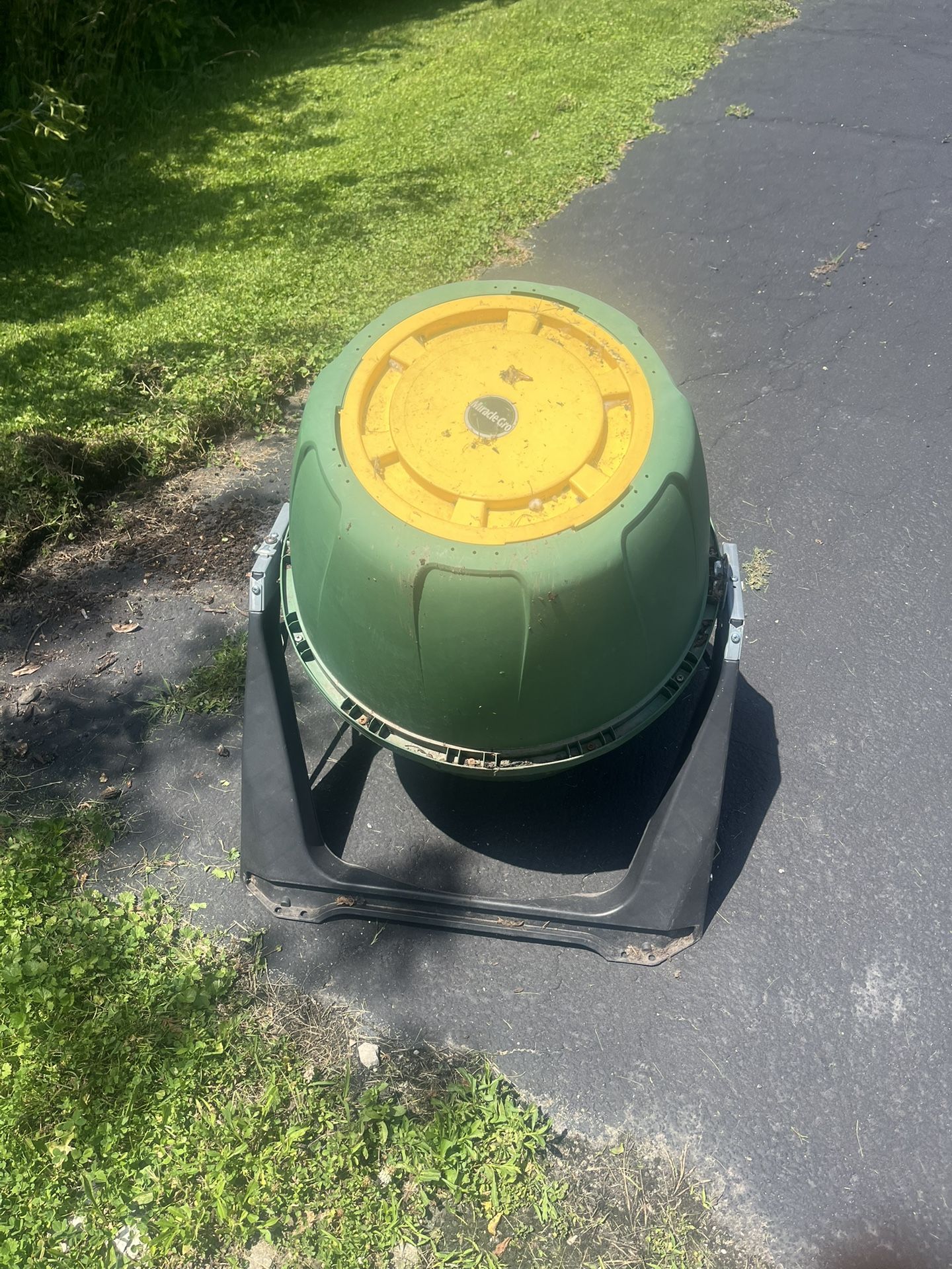 Miracle Grow Tumbling Composter 