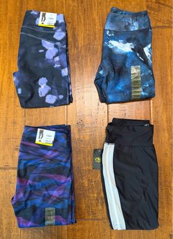 Women’s Size M Capris **BRAND NEW**