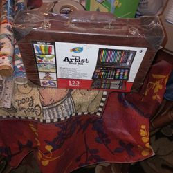 Artist Kit 123 Pieces New $10