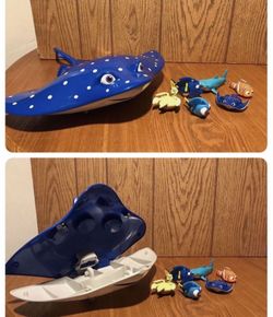 Disney Finding Dory Swigglefish Mr. Ray 3-in-1 Storage Case With Magnet Figures