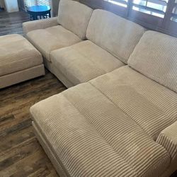 New Large Modular Sectional Couch with Ottoman! Comfy Chaise! Free Delivery 🚚!!