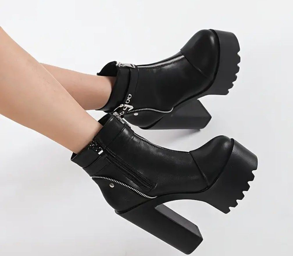 Boots Size 7