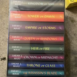Sara J Maas  --- Books