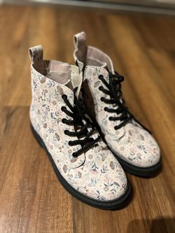 Girls youth floral boots!!