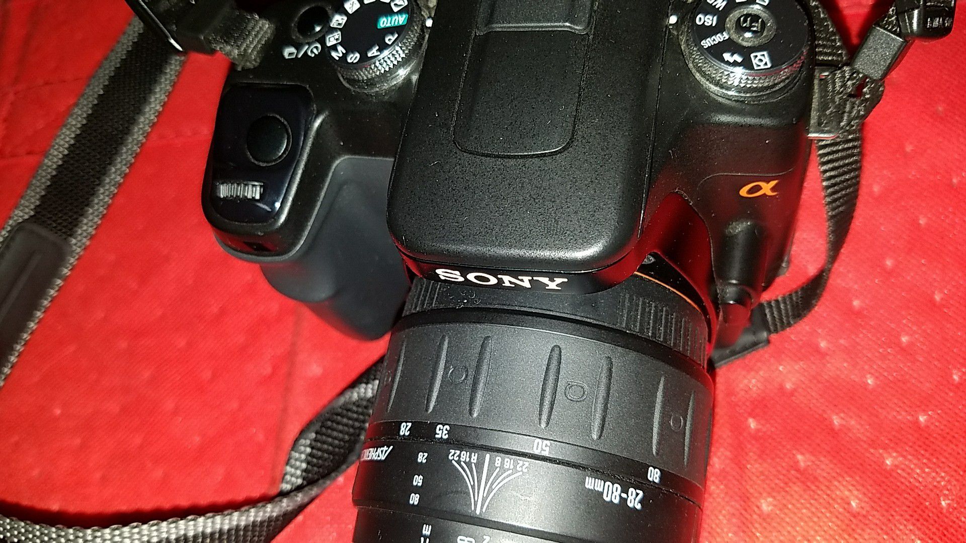 SONY A100 WITH LENS WITH CHARGER