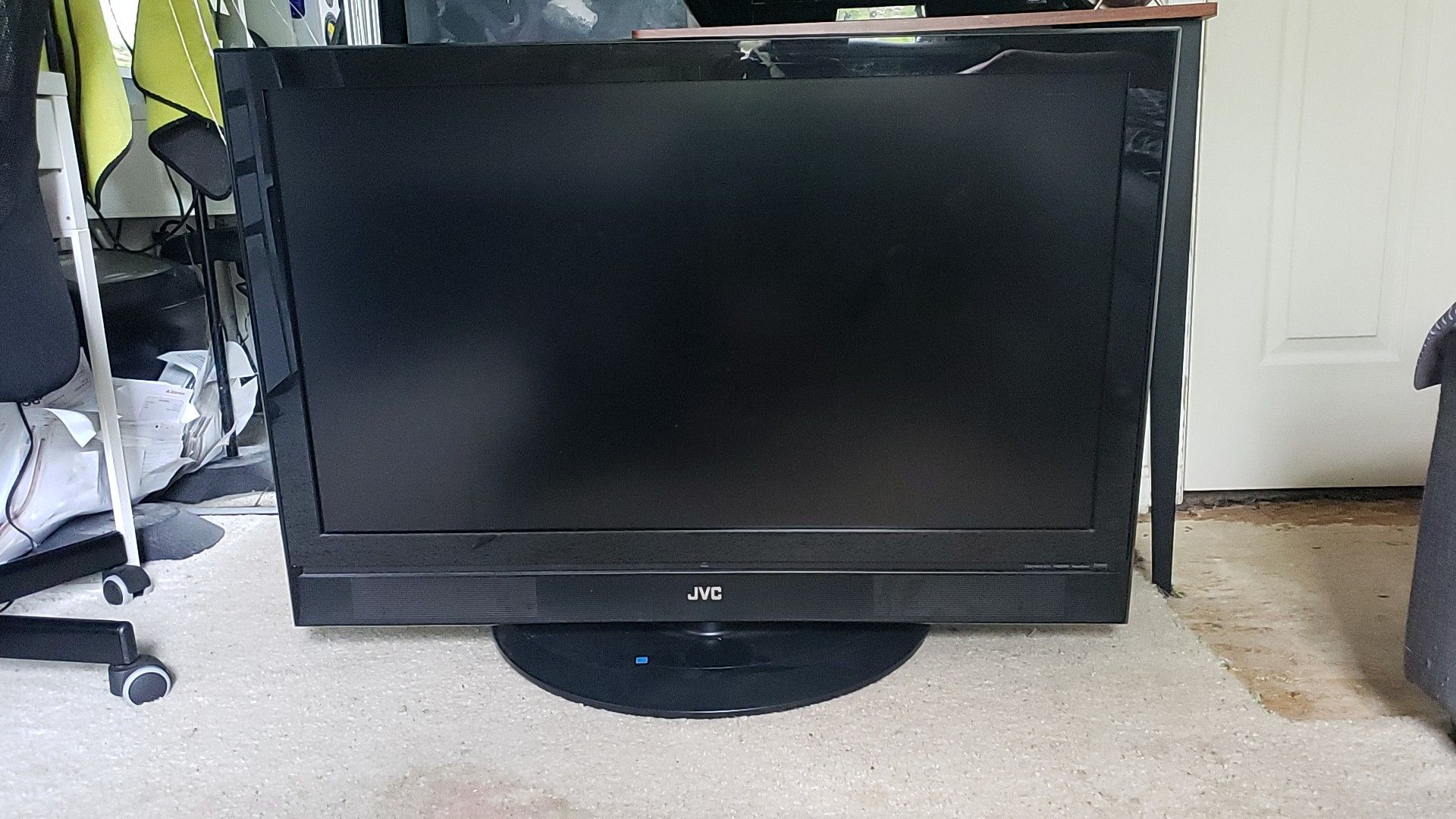 40" JVC TV $95