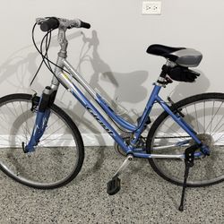 Women’s Giant Cypress Hybrid Bike