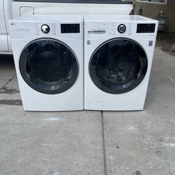 Nice Newer LG washer/dryer (Electric Dryer + Stackable) 30 day warranty