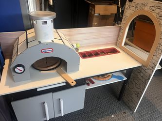 Little Tykes Wood Fire Pizza kitchen