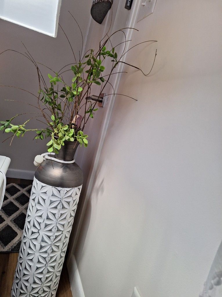 Tall Light Wieght Vase Silver/Grey And White.