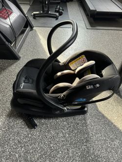 Maxi Cosi infant seat With base