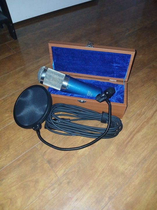 MXL 4000 Condenser Studio Microphone Kit