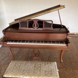 Baby grand piano 