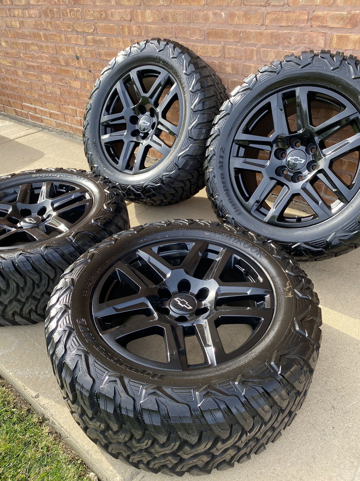 LIKE NEW!!! 20” Inch TRAIL BOSS 6 Lug Chevy Wheels and Tires GM Rims