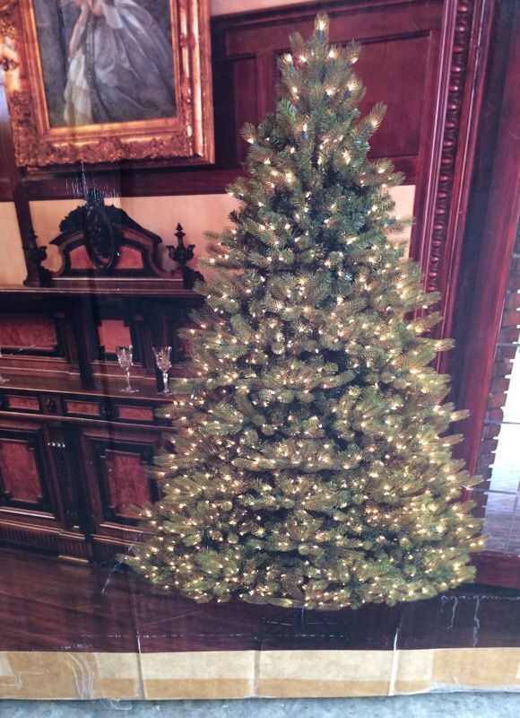 Kirkland 7.5ft Pre-Lit Christmas Tree with 1500 light bulbs perfect condition all lights are working used 1 tim