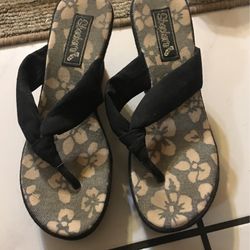 Womens Skechers 9.5