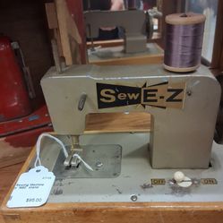 VINTAGE SEWING MACHINE