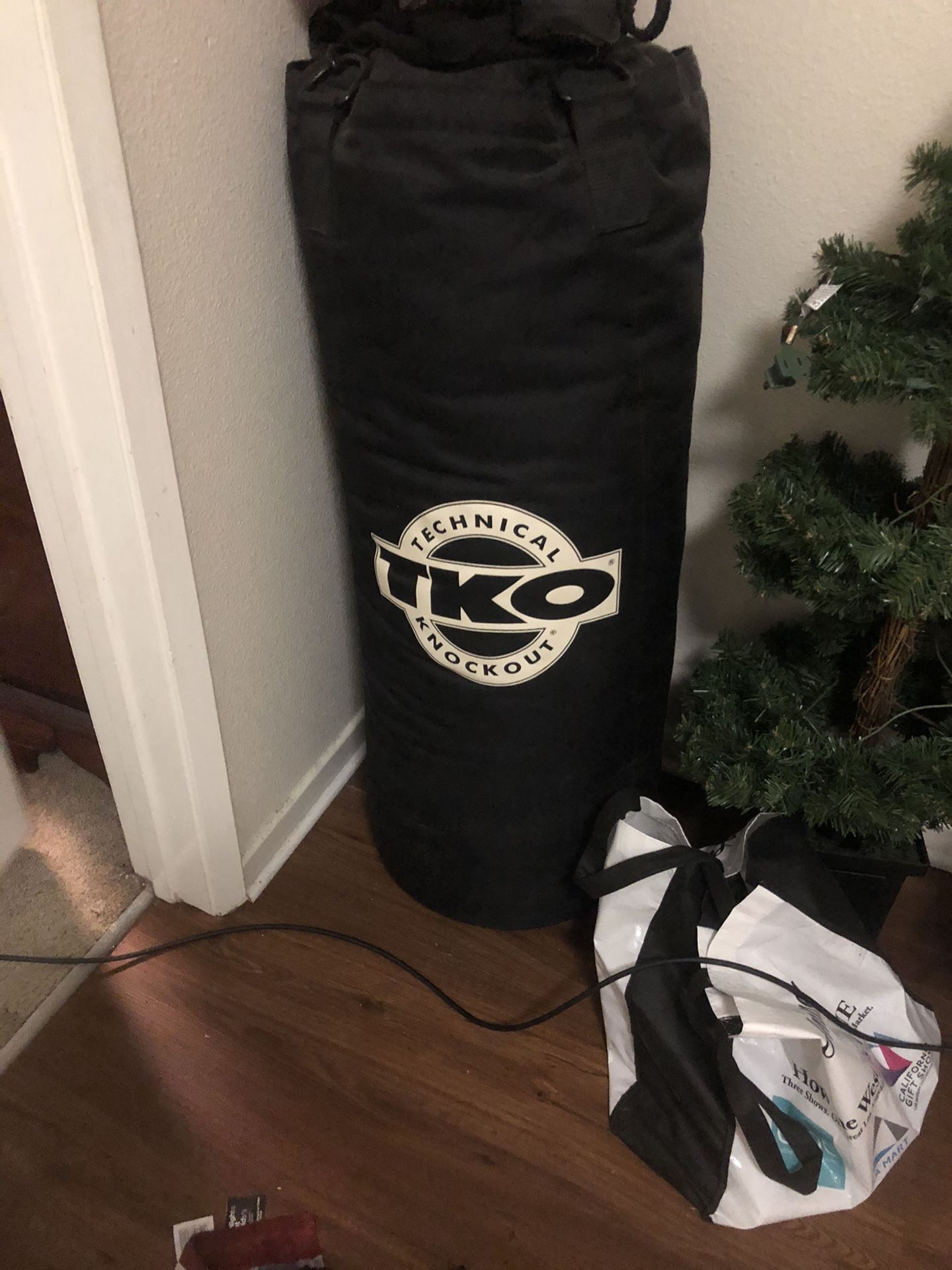 TKO TOTAL KNOCKOUT PUNCHING BAG