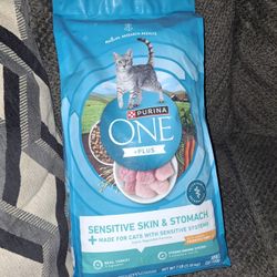 7 Lbs Dry Cat Food