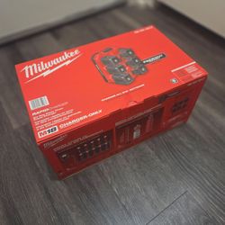 Milwaukee M18 Six Bay Daisy Chain Rapid Charger