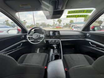 2021 Hyundai Elantra SE 4dr Sedan