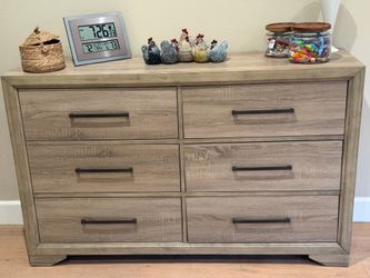Almost New Wooden 6-Drawer Dresser – Great Condition!”
