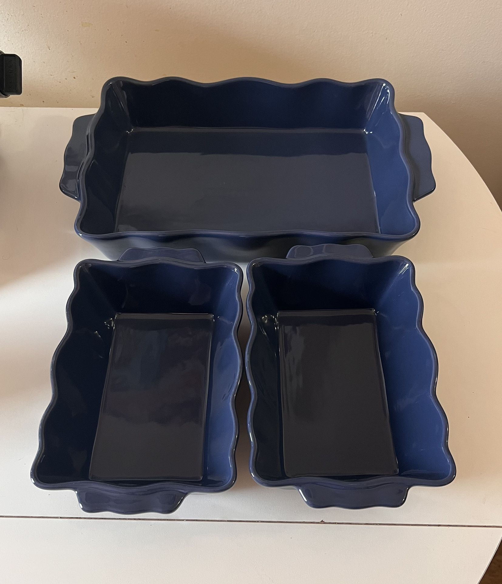 3-Piece Scalloped Navy Blue Stoneware Bakeware Set